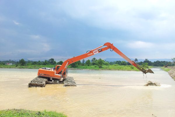 Doosan DX220/ AM200 Amphibious Excavator